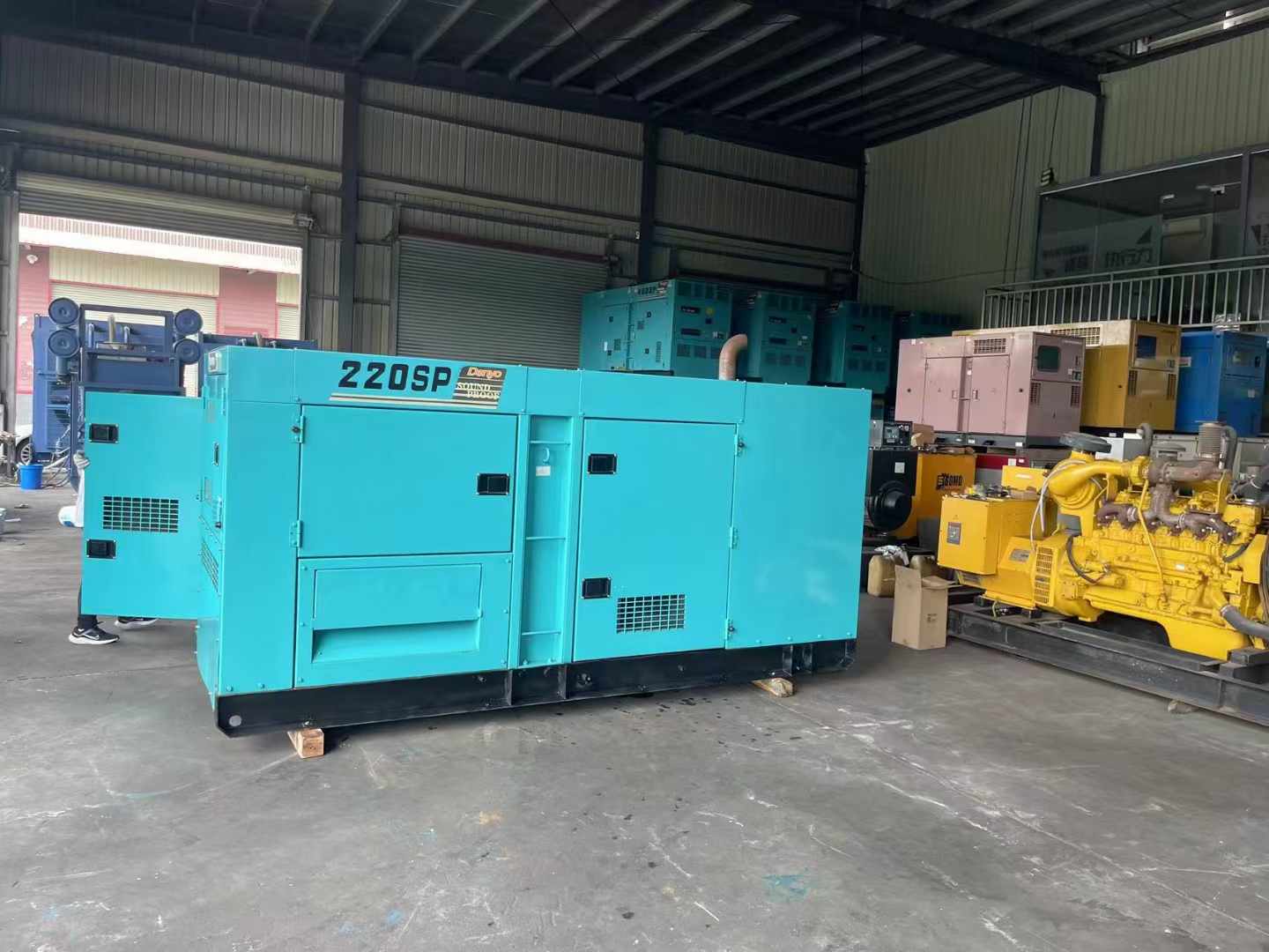 西吉柴油发电机组长期不间断运行时,如何监控其温度和压力?